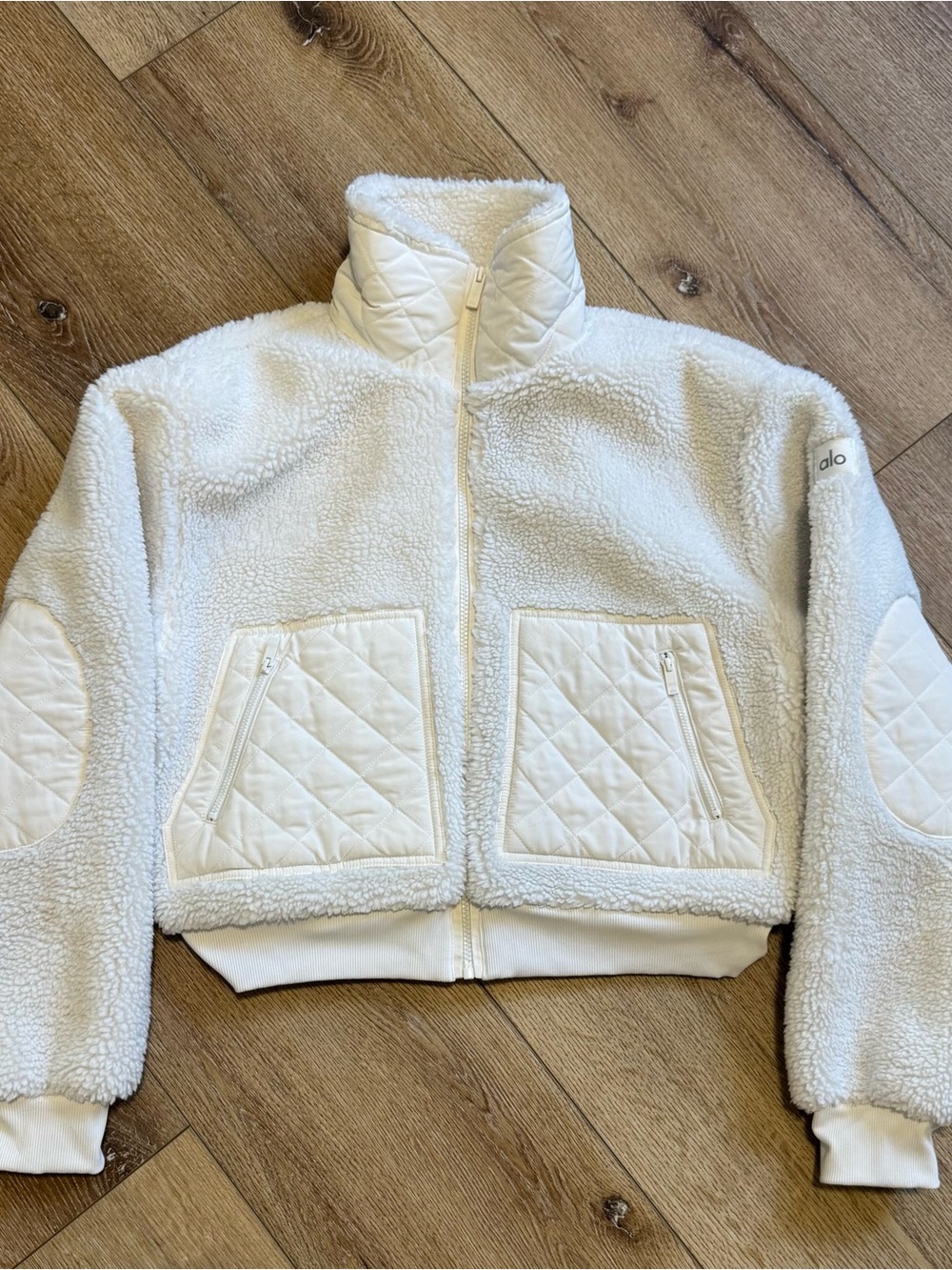 ALO Yoga Cream Sherpa cropped Zip-Up Jacket